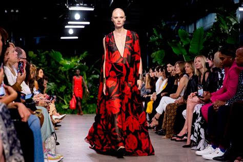 michael kors resort 3|Michael Kors brings resort wear to the city at his NYFW show.